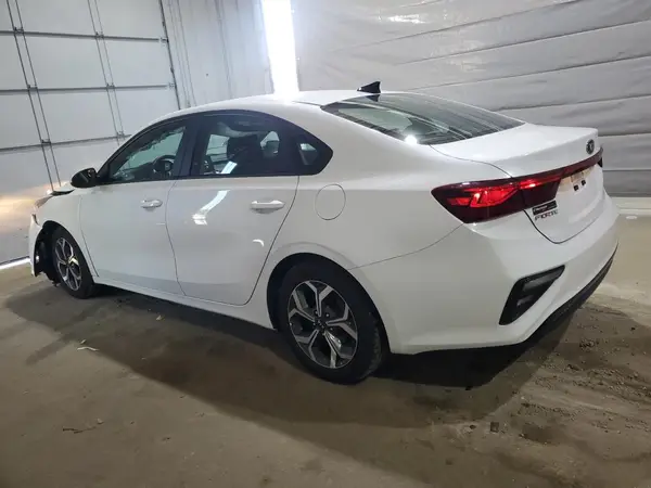 3KPF24AD9ME358403 2021 KIA FORTE - Image 2