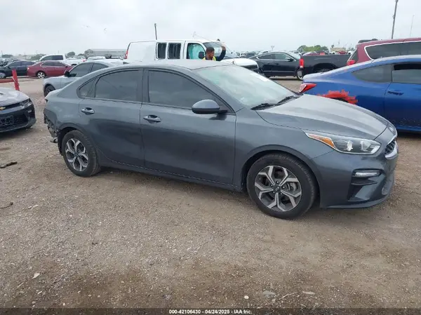 3KPF24AD9ME358627 2021 KIA FORTE - Image 1