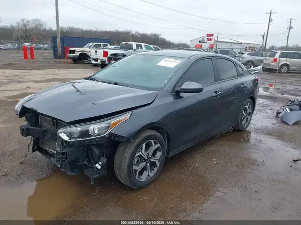 3KPF24AD9ME359860 2021 KIA FORTE - Image 2