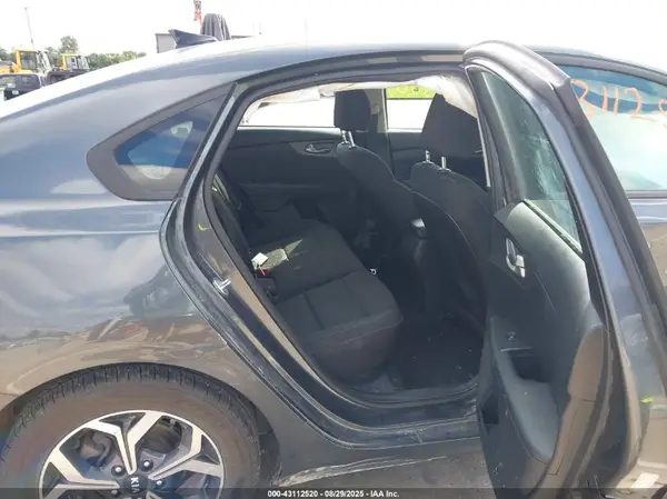 3KPF24AD9ME372527 2021 KIA FORTE - Image 8