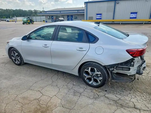 3KPF24AD9ME376075 2021 KIA FORTE - Image 2