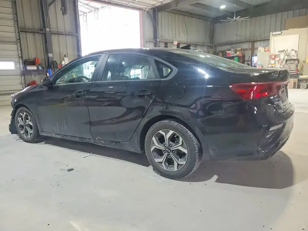 3KPF24AD9ME377078 2021 KIA FORTE - Image 2