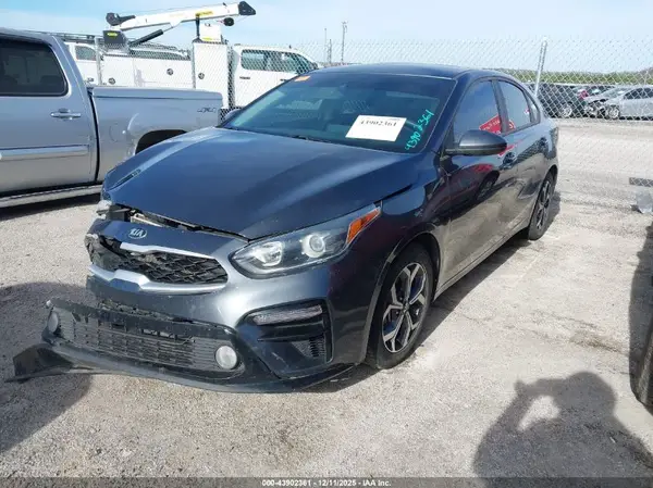 3KPF24AD9ME413853 2021 KIA FORTE - Image 2