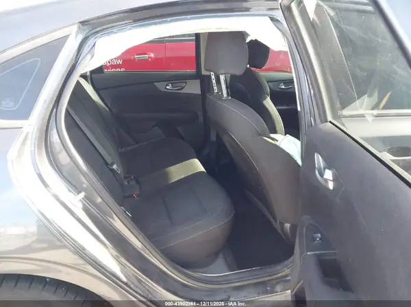 3KPF24AD9ME413853 2021 KIA FORTE - Image 8