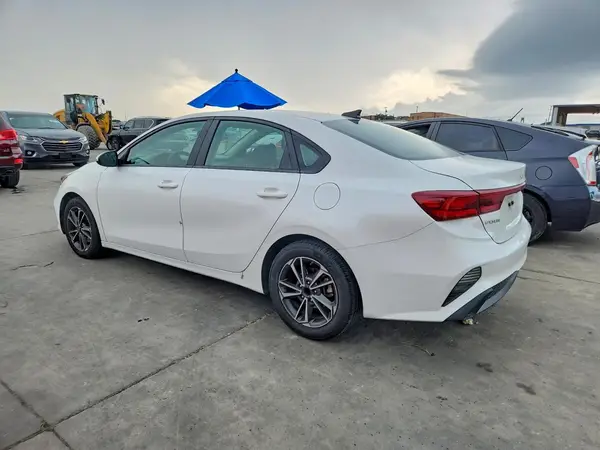 3KPF24AD9NE417628 2022 KIA FORTE - Image 2