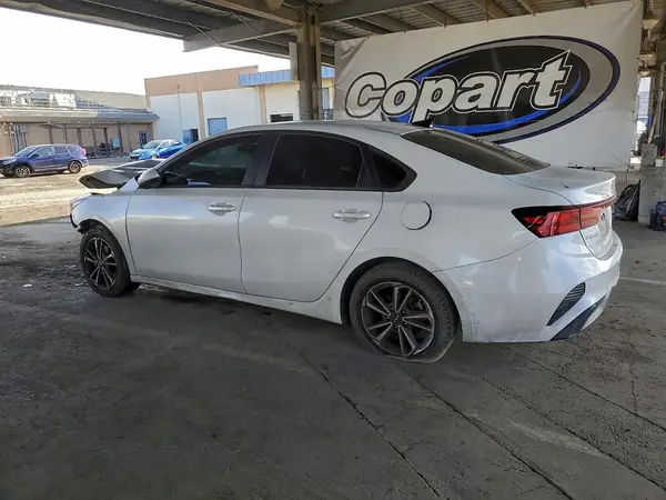 3KPF24AD9NE417936 2022 KIA FORTE - Image 2