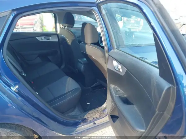 3KPF24AD9NE421310 2022 KIA FORTE - Image 8