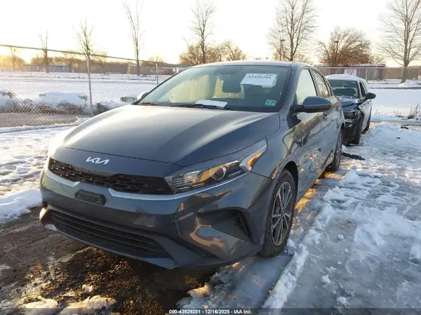 3KPF24AD9NE424322 2022 KIA FORTE - Image 2