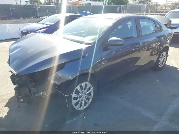 3KPF24AD9NE426023 2022 KIA FORTE - Image 2