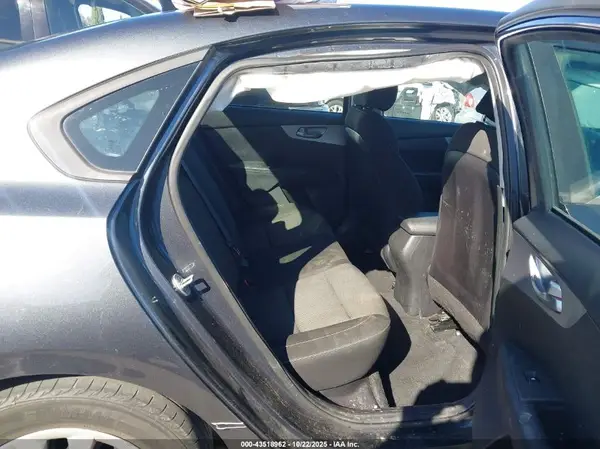 3KPF24AD9NE426023 2022 KIA FORTE - Image 8