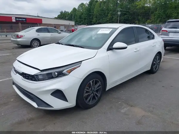 3KPF24AD9NE426152 2022 KIA FORTE - Image 2