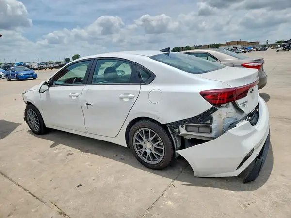3KPF24AD9NE435594 2022 KIA FORTE - Image 2