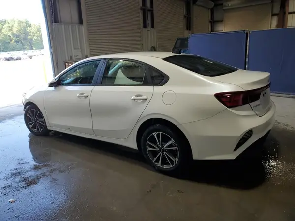 3KPF24AD9NE437524 2022 KIA FORTE - Image 2