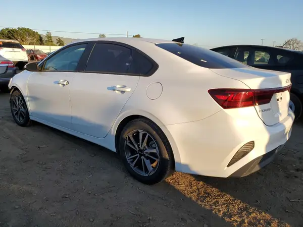 3KPF24AD9NE439709 2022 KIA FORTE - Image 2