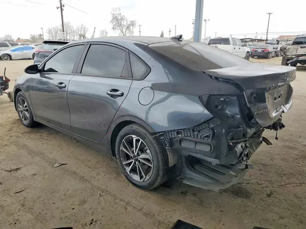 3KPF24AD9NE445333 2022 KIA FORTE - Image 2