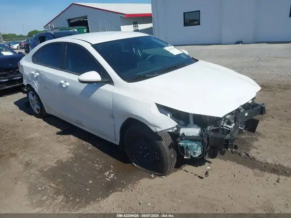 3KPF24AD9NE447972 2022 KIA FORTE - Image 1