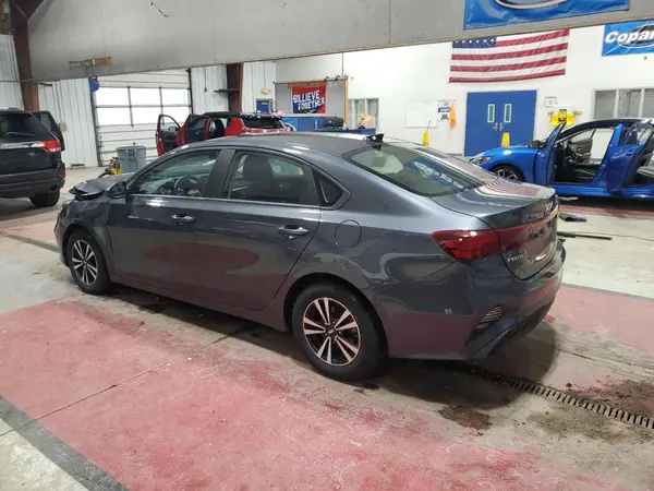 3KPF24AD9NE448670 2022 KIA FORTE - Image 2