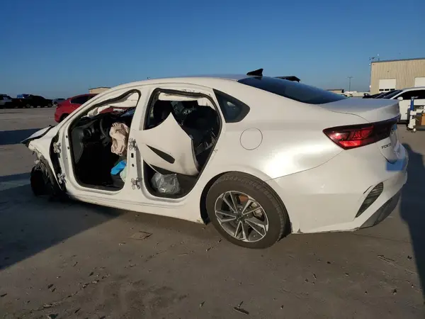 3KPF24AD9NE451732 2022 KIA FORTE - Image 2