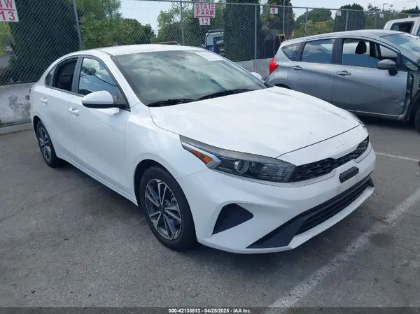 3KPF24AD9NE456333 2022 KIA FORTE - Image 1