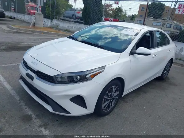3KPF24AD9NE456333 2022 KIA FORTE - Image 2