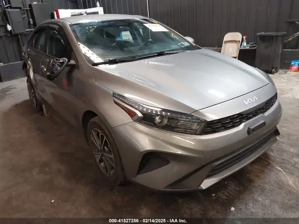 3KPF24AD9NE457692 2022 KIA FORTE - Image 1