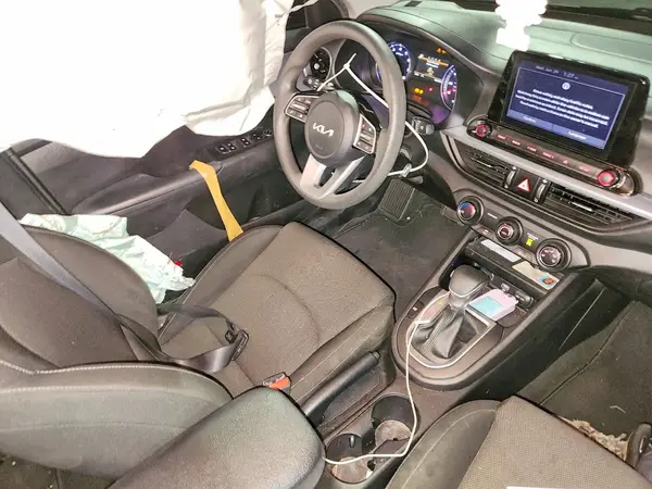3KPF24AD9NE459037 2022 KIA FORTE - Image 8
