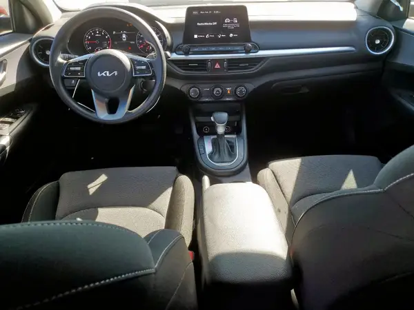 3KPF24AD9NE463749 2022 KIA FORTE - Image 8