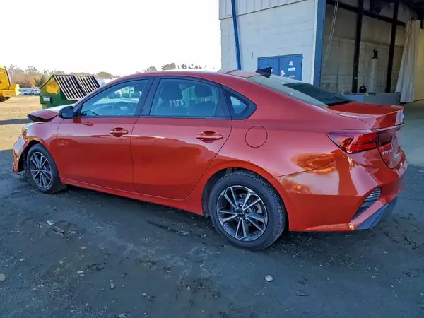 3KPF24AD9NE464173 2022 KIA FORTE - Image 2