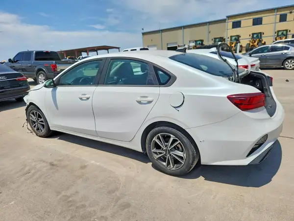 3KPF24AD9NE465503 2022 KIA FORTE - Image 2