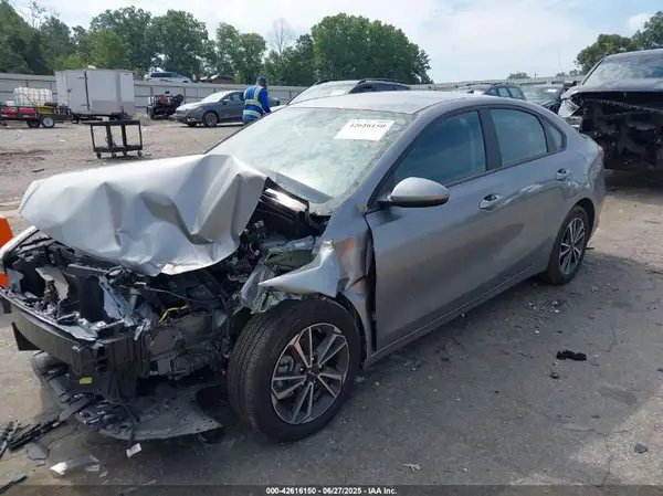 3KPF24AD9NE465548 2022 KIA FORTE - Image 2