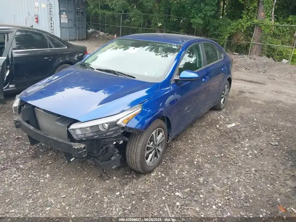 3KPF24AD9NE465999 2022 KIA FORTE - Image 2