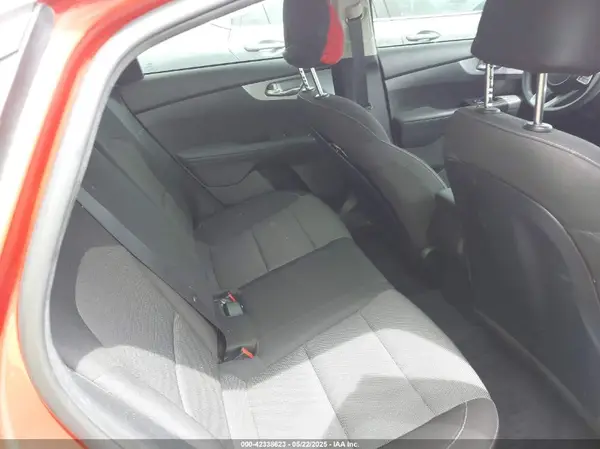 3KPF24AD9NE467123 2022 KIA FORTE - Image 8