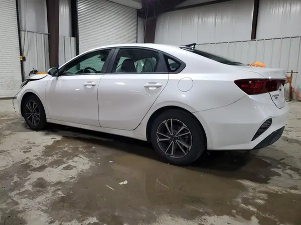 3KPF24AD9NE468000 2022 KIA FORTE - Image 2