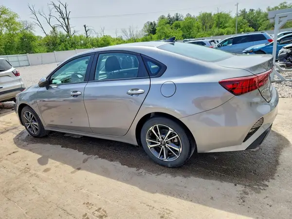 3KPF24AD9NE468269 2022 KIA FORTE - Image 2