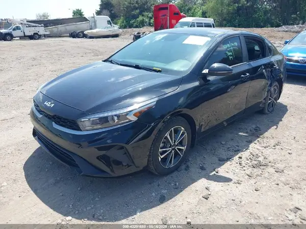 3KPF24AD9NE471835 2022 KIA FORTE - Image 2