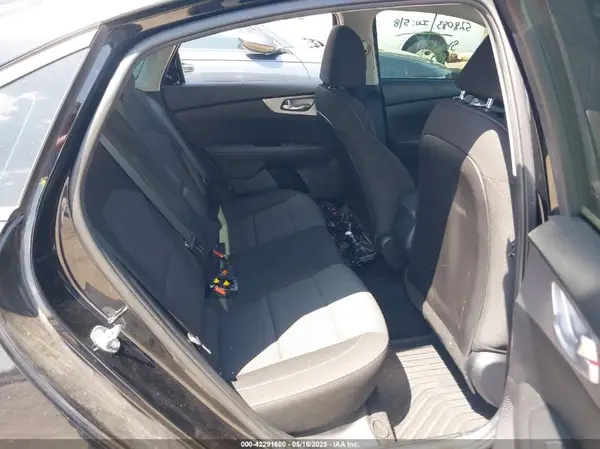 3KPF24AD9NE471835 2022 KIA FORTE - Image 8