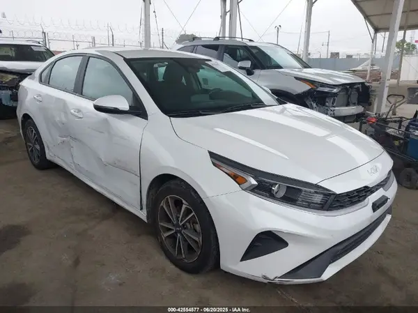3KPF24AD9NE478204 2022 KIA FORTE - Image 1
