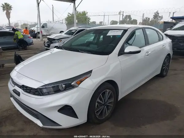 3KPF24AD9NE478204 2022 KIA FORTE - Image 2