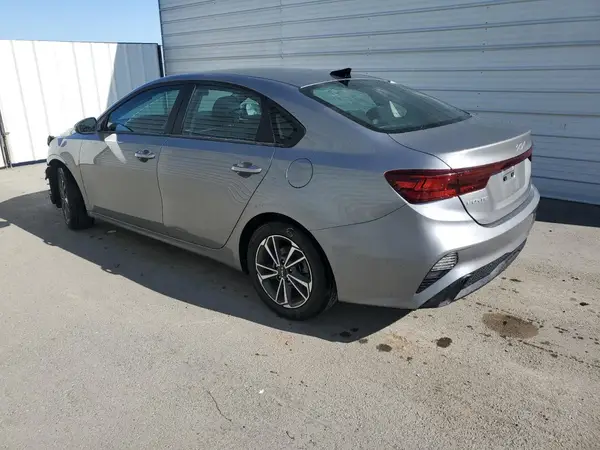 3KPF24AD9NE480826 2022 KIA FORTE - Image 2
