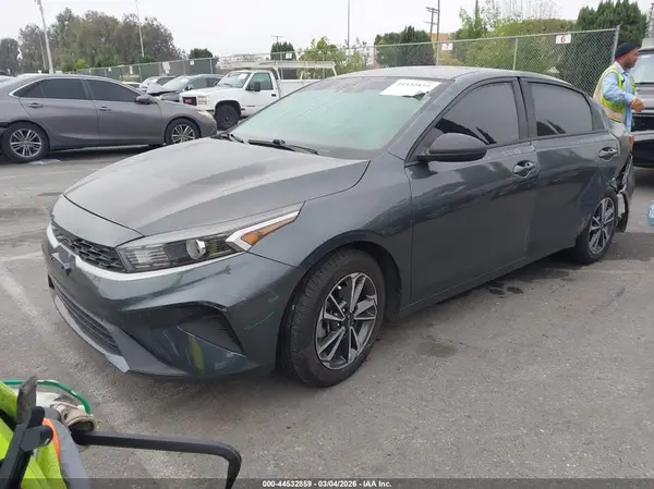 3KPF24AD9NE482057 2022 KIA FORTE - Image 2