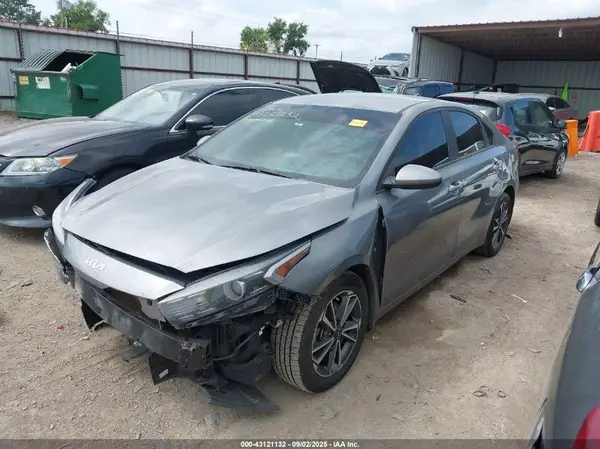 3KPF24AD9NE482074 2022 KIA FORTE - Image 2
