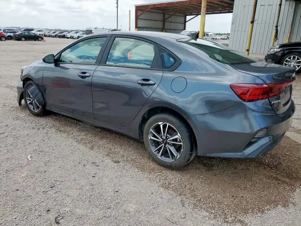 3KPF24AD9NE482317 2022 KIA FORTE - Image 2