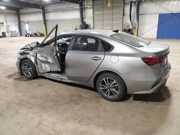 3KPF24AD9NE486545 2022 KIA FORTE - Image 2