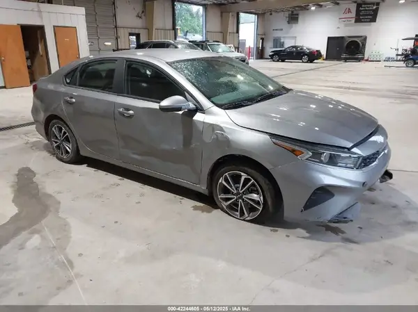 3KPF24AD9NE487937 2022 KIA FORTE - Image 1