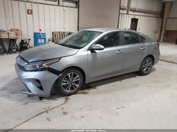3KPF24AD9NE487937 2022 KIA FORTE - Image 2