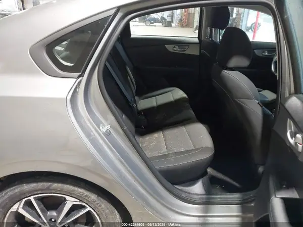 3KPF24AD9NE487937 2022 KIA FORTE - Image 8