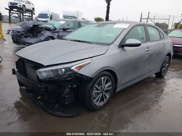 3KPF24AD9NE490045 2022 KIA FORTE - Image 2