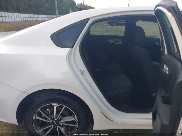 3KPF24AD9NE491261 2022 KIA FORTE - Image 8
