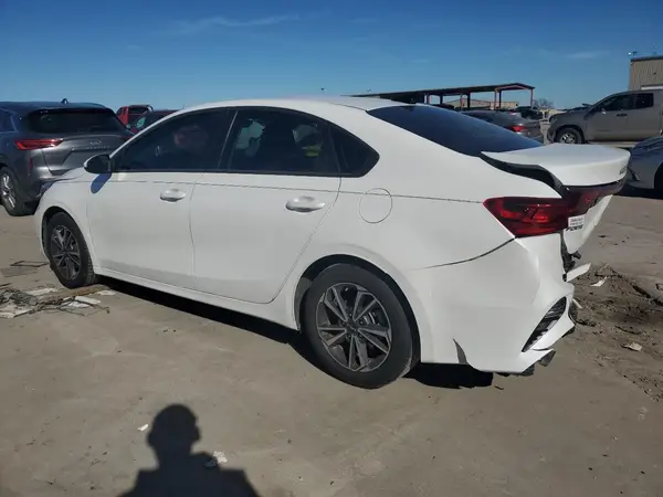 3KPF24AD9NE497268 2022 KIA FORTE - Image 2
