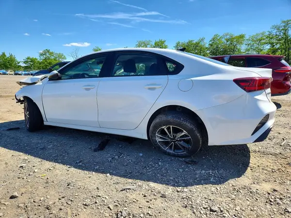 3KPF24AD9NE498582 2022 KIA FORTE - Image 2